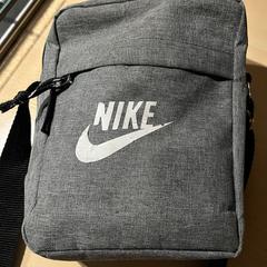 Grijs tasje Nike, som rapportert til iLost