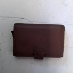 카드 홀더 Ezzedeen, iLost를 사용하여 Hermes Eindhoven에 보고됨