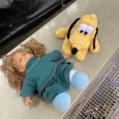 1 pluche Pluto en 1 pop an iLost gemeldet