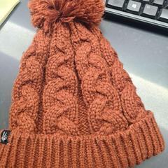 Gorro Gebreide bruine muts, segons ha informat TU/e - Receptie Vertigo mitjançant iLost
