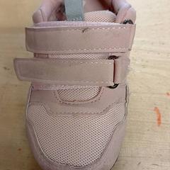 Sapatos Petite fille  taille 24, como reportado por IKEA Paris - Thiais utilizando o iLost