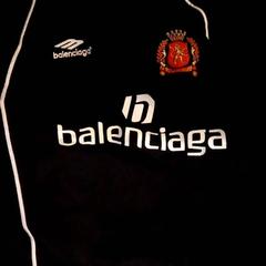 T shirt, segons ha informat Leonardo Royal Hotel Amsterdam mitjançant iLost