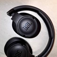 Hoofdtelefoon, como reportado por Qbuzz DMG utilizando o iLost