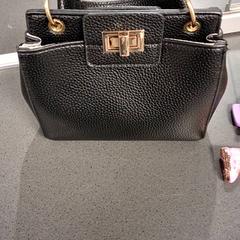 Táska, amint azt Breng Nijmegen az iLost segítségével jelentette.