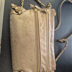 Jaqueta de dona goud, segons ha informat Arriva Infoshop Enschede mitjançant iLost