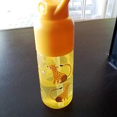 飲用ボトル Geel がiLostで Apenheul によって報告されました