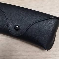 Brillenetui mit brille, gemeldet von Qbuzz Fryslân über iLost