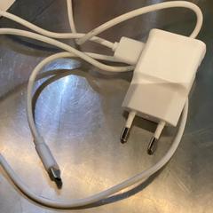 ケーブル White がiLostで MEININGER Hotel Leipzig Hauptbahnhof によって報告されました