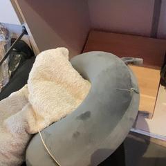 Handdoek & Nekkussen, zoals gemeld door MEININGER Hotel Paris Porte de Vincennes met iLost