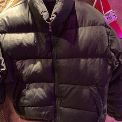 Chaqueta Zwart, segundo informou Club Nyx/Exit Café usando iLost