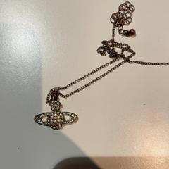 Halsband, rapporterat av Pathé Nijmegen med iLost