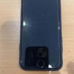 آي فون Zwart / grijs met zwart hoesje، كما تم الإبلاغ عنه بواسطة Gemeente Gooise Meren عبر iLost