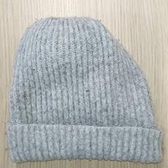 Kleding - Muts grijs, ha sido reportado por Centraal magazijn con iLost