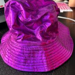 Bucket hat Purple bucket hat, as reported by Awakenings ADE - Gashouder using iLost