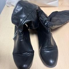 Schuh & Stiefel zwart leer, gemeldet von DoubleTree by Hilton Rotterdam Centre über iLost