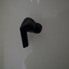 Draadloos oordopje, amint azt az iLostnak jelentették.