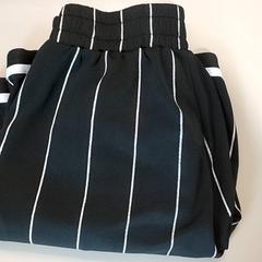 Kleding - Short, a été signalé par Centraal magazijn utilisant iLost