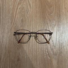 Gafas, ha sido reportado por Van der Valk Hotel Eindhoven - Best con iLost