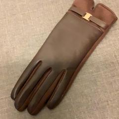 手袋 がiLostで MEININGER Hotel Brussels City Center によって報告されました