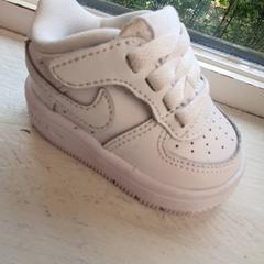 Cipő Wit, amint azt DierenPark Amersfoort az iLost segítségével jelentette.