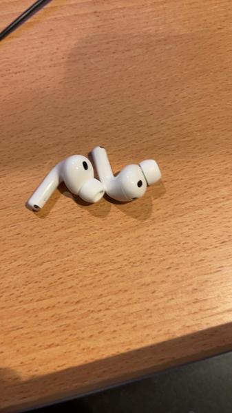 Wireless earphones