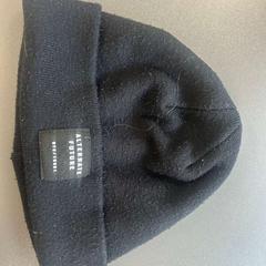 Gorro zwart, segons ha informat Gebo Tours mitjançant iLost