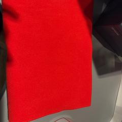 شال sjaal، كما تم الإبلاغ عنه بواسطة Pathé Tilburg Stappegoor عبر iLost