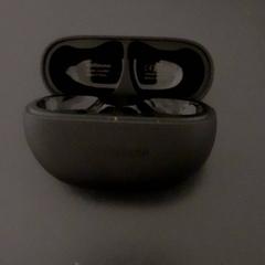 Pouzdro na sluchátka, jak nahlášeno Qbuzz servicepunt  Emmen pomocí iLost