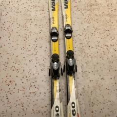 Skis, segons ha informat MEININGER Hotel Köln West mitjançant iLost