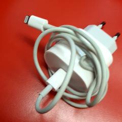 Telefoonoplader, como reportado por UvA REC utilizando o iLost