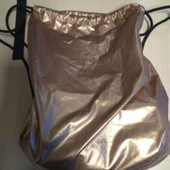 Táska goud, sportspullen, amint azt Connexxion Zeeland az iLost segítségével jelentette.