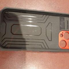 Coque de protection téléphone noire et rouge, som rapportert av TCL ved bruk av iLost