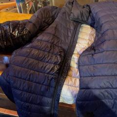 Veste, a été signalé par Café Leentje utilisant iLost