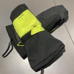 Mittens & Gloves، كما تم الإبلاغ عنه بواسطة Pathé Tilburg Stappegoor عبر iLost