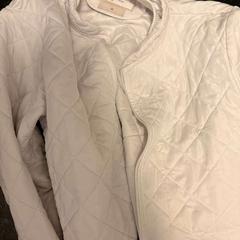 Chaqueta, ha sido reportado por Ramada by Wyndham Amsterdam Airport Schiphol con iLost