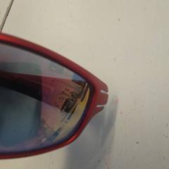 Gafas de sol, segundo informou GVB usando iLost