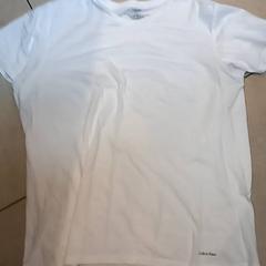 Tshirt, segundo informou Leonardo Royal Hotel Amsterdam usando iLost