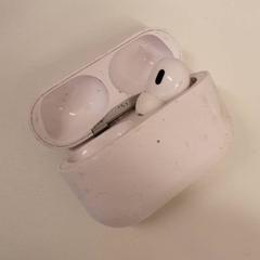 Airpods case Wit, as reported by HvA Amstelcampus using iLost