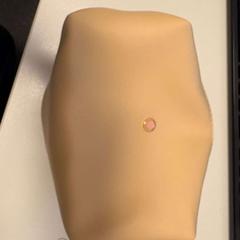 Kosmetická taška cream, jak nahlášeno Ramada by Wyndham Amsterdam Airport Schiphol pomocí iLost