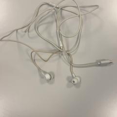 Oortjes met snoer, ha sido reportado por Vrije Universiteit Amsterdam con iLost