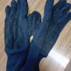 Luvas zwart, como reportado por Centraal magazijn utilizando o iLost