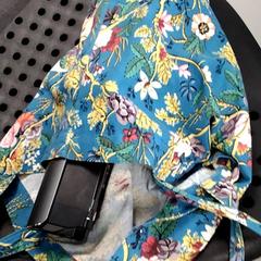 Bateria de bicicleta In een gebloemd tasje, segons ha informat Arriva Infoshop Enschede mitjançant iLost