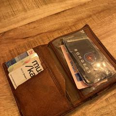 Portemonnee met inhoud an iLost gemeldet