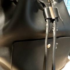 Saco - handtas, como reportado por Centraal magazijn utilizando o iLost