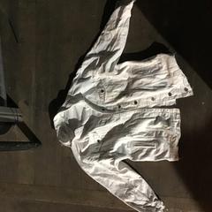 Spijkerjas Witte spijkerjas, iLost를 사용하여 De Heeren van Aemstel에 보고됨