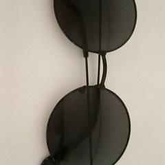 Óculos de sol zwart, como reportado por Qbuzz GD Groningen HS utilizando o iLost