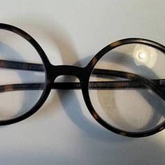 Briller Bruin, som rapportert av IKEA Gent ved bruk av iLost