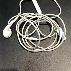 Fülhallgató, amint azt Universiteit Gent - Faculteitsbibliotheek LW az iLost segítségével jelentette.