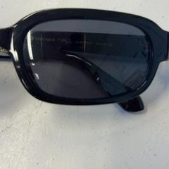 Occhiali da sole, come riportato da HTM utilizzando iLost