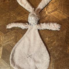 Roze knuffel haas, iLost에 보고됨